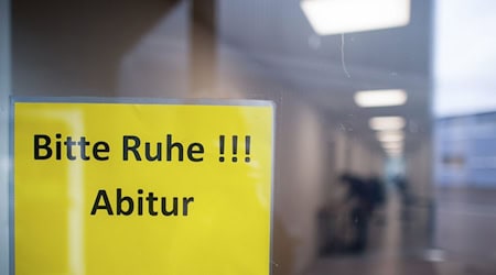 Mehr als 14.000 Schülerinnen und Schüler legten in diesem Jahr in Berlin ihr Abitur ab. (Symbolbild) / Foto: Jonas Güttler/dpa