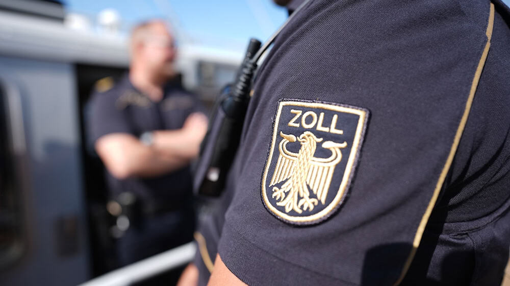 Zollfahnder aus Hamburg hatten die Büros am Dienstag durchsucht. (Archivbild) / Foto: Marcus Brandt/dpa