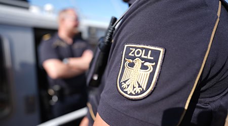 Zollfahnder aus Hamburg hatten die Büros am Dienstag durchsucht. (Archivbild) / Foto: Marcus Brandt/dpa