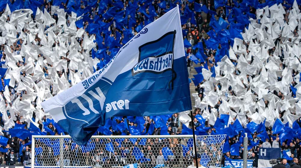 Am zweiten Spieltag treffen Hertha BSC und der KSC aufeinander. / Foto: Soeren Stache/dpa