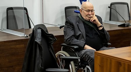 Horst Mahler starb mit 89 Jahren in einem Berliner Krankenhaus. (Archivbild)  / Foto: Fabian Sommer/dpa