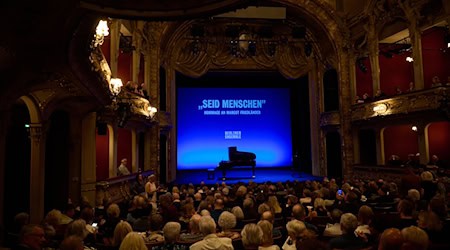 Im Berliner Ensemble findet eine Gedenkveranstaltung für Margot Friedländer unter dem Motto «Seid Menschen» statt. / Foto: Annette Riedl/dpa