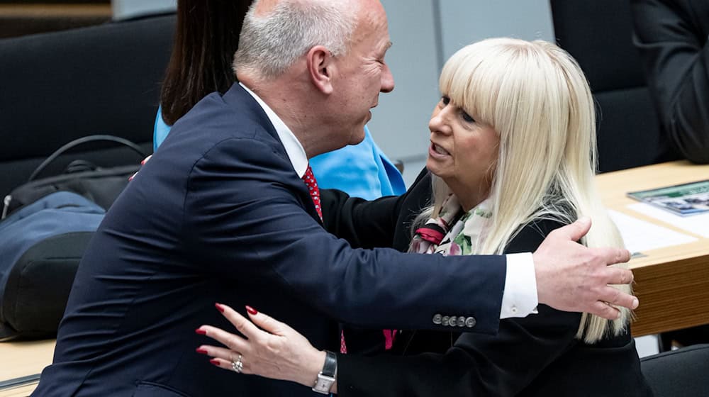Berlins Regierender Bürgermeister Kai Wegner (CDU) und Innensenatorin Iris Spranger (SPD) haben sich inzwischen über das Einbürgerungsverfahren ausgetauscht. ( / Foto: Fabian Sommer/dpa