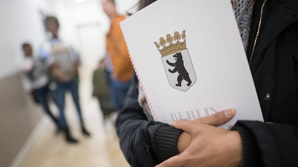Berlin will die Zahl der Einbürgerungen deutlich steigern. (Archivfoto) / Foto: Sebastian Gollnow/dpa