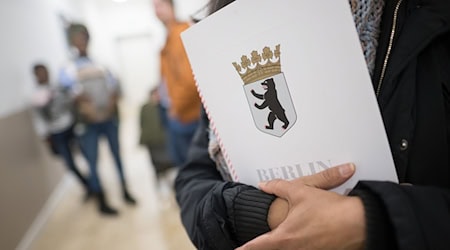 Berlin will die Zahl der Einbürgerungen deutlich steigern. (Archivfoto) / Foto: Sebastian Gollnow/dpa