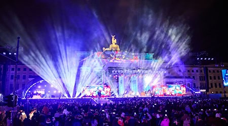 Zur Silvesterparty am Brandenburger Tor kamen jedes Jahr Zehntausende Menschen. (Archiv)   / Foto: Annette Riedl/dpa