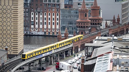 Infolge der HItze fahren die Züge der U1 und U3 zwischen Warschauer Straße und Wittenbergplatz derzeit in etwas geringerer Taktung. (Archivbild) / Foto: Fabian Sommer/dpa