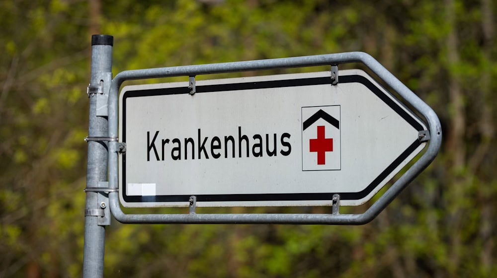 Die Landesregierung und die Stadt Wittstock/Dosse suchen nach Lösungen für den Erhalt medizinischer Versorgung angesichts der geplanten Schließung des Krankenhauses. (Symbolbild) / Foto: Soeren Stache/dpa
