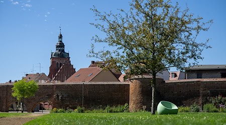 Die geplante Schließung des Krankenhauses in Wittstock/Dosse sorgt für Protest. (Archivbild) / Foto: Monika Skolimowska/dpa