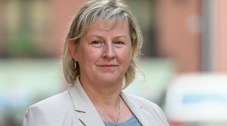 Christiane Lindner-Klopsch (parteilos) ist nun nicht mehr nur kommissarisch Bürgermeisterin von Jüterbog. (Archivbild) / Foto: Patrick Pleul/dpa