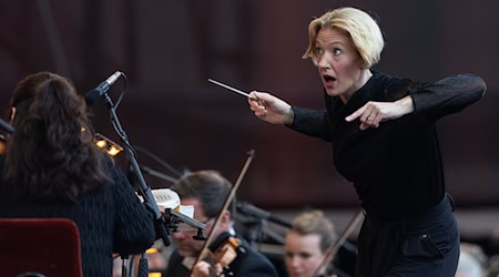 Joana Mallwitz leitet das Konzerthausorchester.  / Foto: Hannes P. Albert/dpa