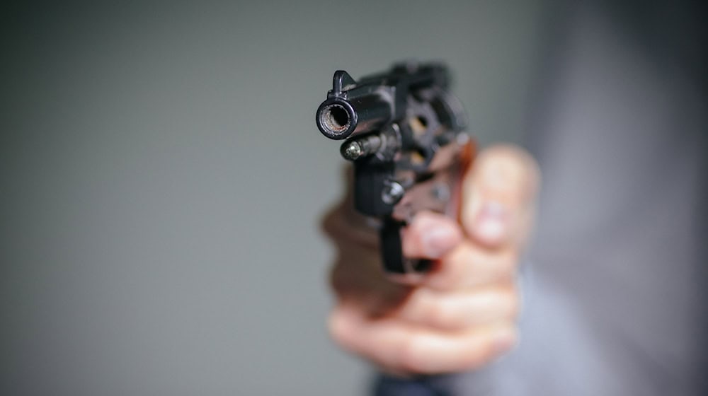 Schreckschusswaffen können echten Waffen täuschend ähnlich sehen. (Symbolbild) / Foto: Oliver Killig/dpa-Zentralbild/dpa