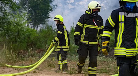 Die Zahl der im Dienst verletzten Feuerwehrkräfte ist in den vergangenen Jahren gestiegen. (Symbolbild) / Foto: Robert Michael/dpa