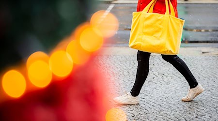 Beim Weihnachtsshopping in Steglitz kam die Messerattacke. (Symbolbild) / Foto: Christoph Soeder/dpa