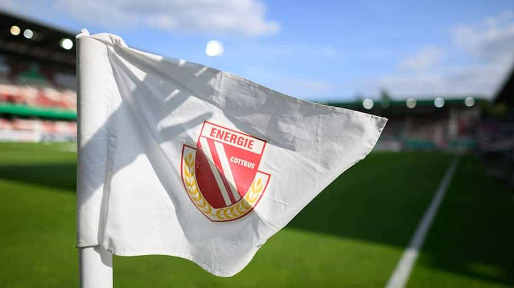 Energie Cottbus wurde vom DFB zu einer empfindlichen Geldstrafe verurteilt.  / Foto: Robert Michael/dpa