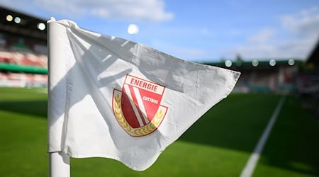 Energie Cottbus wurde vom DFB zu einer empfindlichen Geldstrafe verurteilt.  / Foto: Robert Michael/dpa