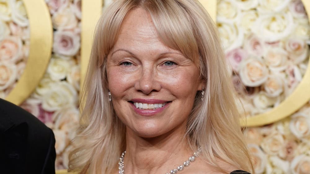 Pamela Anderson und Liam Neeson sind bald in der Komödie «Die nackte Kanone» zu sehen. (Archivbild) / Foto: Jordan Strauss/Invision/AP/dpa