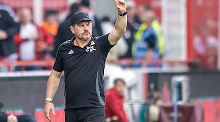 Trainer Steffen Baumgart bekommt als neuen Assistenten einen alten Bekannten. / Foto: Andreas Gora/dpa