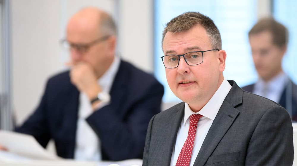 Der Brandenburger SPD-Landtagsabgeordnete Johannes Funke sieht die Russland-Reisen von Ex-Regierungschef Matthias Platzeck teils skeptisch (Archivbild).  / Foto: Soeren Stache/dpa-Zentralbild/ZB