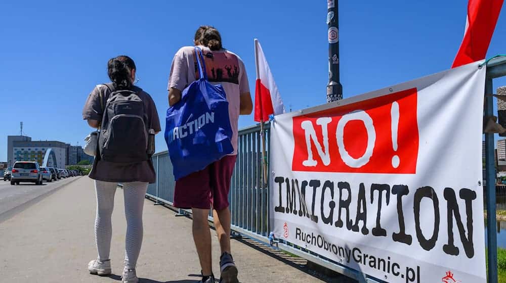 Polens Regierung kündigt ein hartes Vorgehen gegen selbst ernannte Patrouillen von Ultrarechten an der Grenze an. / Foto: Patrick Pleul/dpa