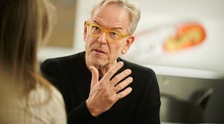 Reese soll bis 2032 Intendant des Berliner Ensembles bleiben. (Archivbild) / Foto: Annette Riedl/dpa