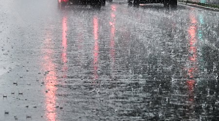 Mit Regen ist am Wochenende zu rechnen. (Archivbild) / Foto: Jens Kalaene/dpa