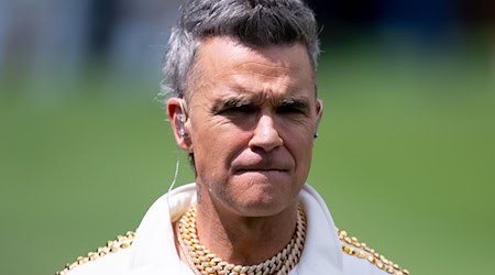 Wegen einer Unwetterwarnung wird eines von zwei Robbie-Williams-Konzerten in Berlin nicht wie geplant stattfinden. (Archivbild). / Foto: Sven Hoppe/dpa