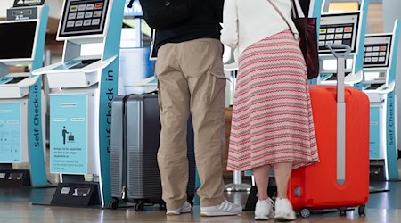 Der Flughafen BER rechnet über die Sommerferien mit rund 3,7 Millionen Fluggästen. / Foto: Christophe Gateau/dpa