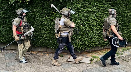 Spezialkräfte der Polizei sind in Berlin-Rudow im Einsatz. / Foto: Michael Ukas/dpa