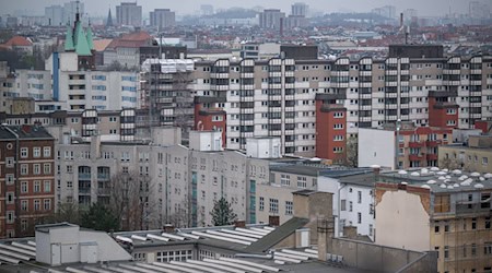 Bei den meisten landeseigenen Wohnungsgesellschaften steigen die Mieten. (Archivbild)  / Foto: Monika Skolimowska/dpa