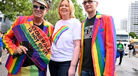Die frühere Bundestagspräsidentin Bärbel Bas (SPD) beteiligte sich beim CSD in Berlin. (Archivbild)  / Foto: Fabian Sommer/dpa
