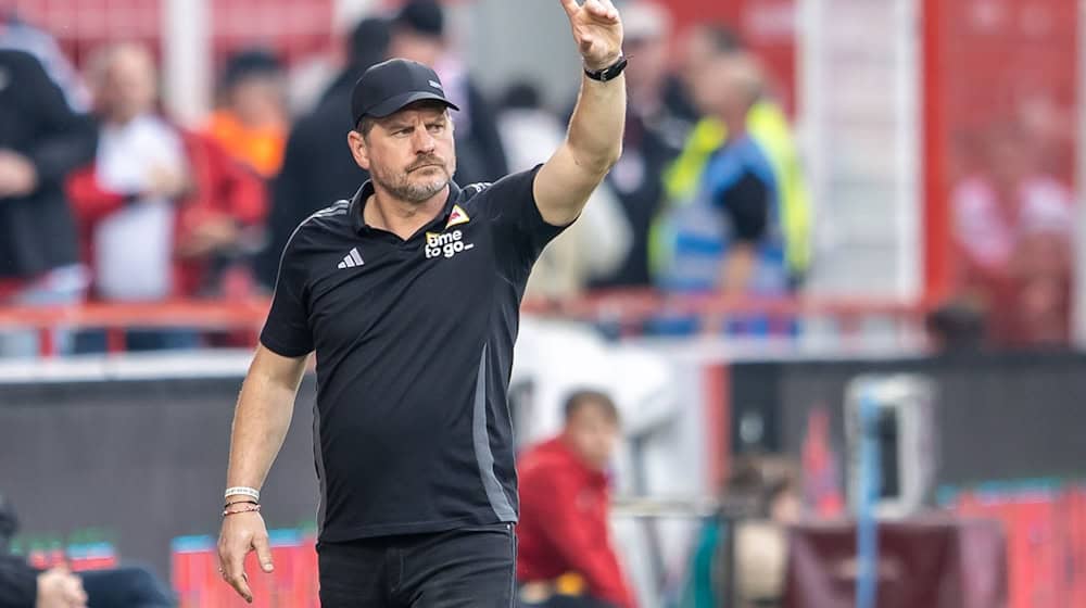Für Trainer Steffen Baumgart geht die Saisonvorbereitung mit Union Berlin los.  / Foto: Andreas Gora/dpa