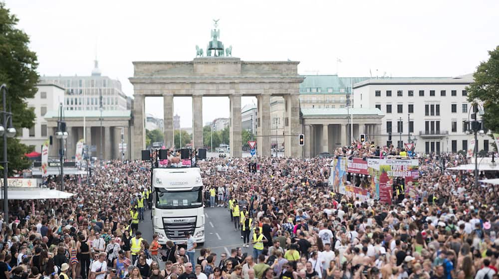 Straßensperrungen wegen Technoparade "Rave The Planet" (Archivbild) / Foto: Sebastian Christoph Gollnow/dpa