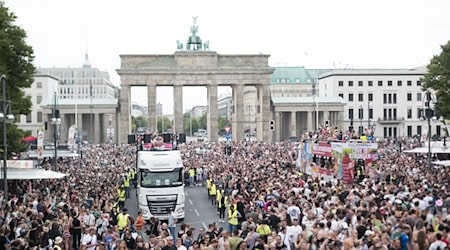 Straßensperrungen wegen Technoparade "Rave The Planet" (Archivbild) / Foto: Sebastian Christoph Gollnow/dpa