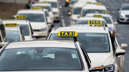 Taxi-Gewerbe protestiert bundesweit für Mindestpreise