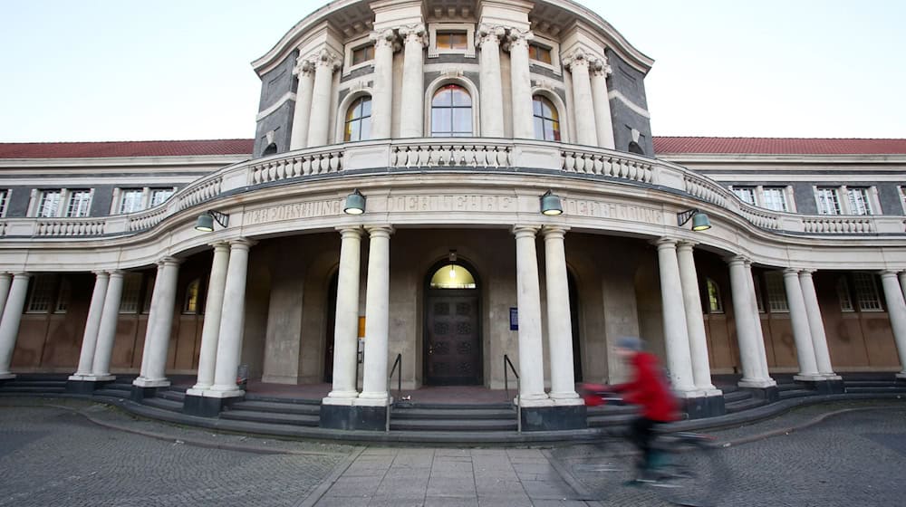 Bei der Ombudsstelle der Universität Hamburg sind Hinweise auf ein mögliches wissenschaftliches Fehlverhalten der SPD-Richterkandidatin Frauke Brosius-Gersdorf eingegangen. (Archivbild) / Foto: Bodo Marks/dpa