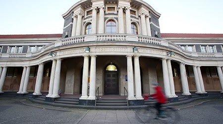 Bei der Ombudsstelle der Universität Hamburg sind Hinweise auf ein mögliches wissenschaftliches Fehlverhalten der SPD-Richterkandidatin Frauke Brosius-Gersdorf eingegangen. (Archivbild) / Foto: Bodo Marks/dpa