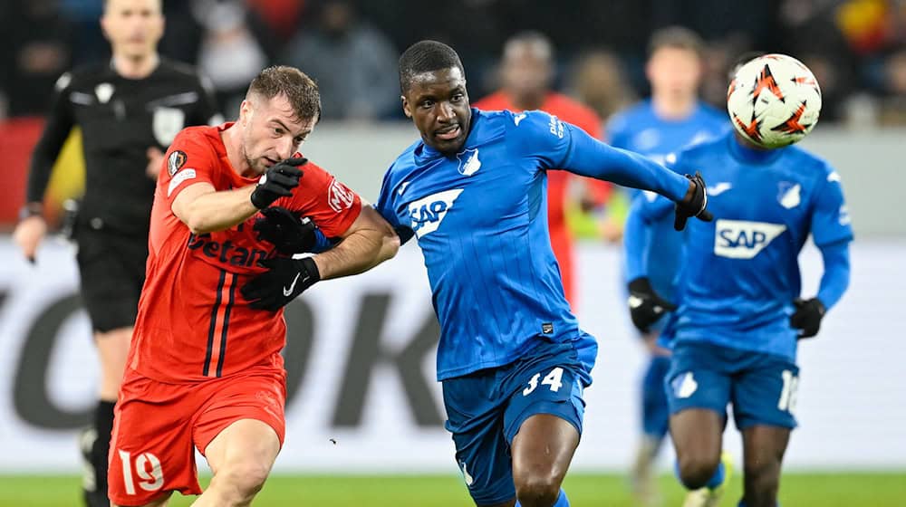 Nsoki (r.) geht von Sinsheim in die Hauptstadt. / Foto: Uwe Anspach/dpa