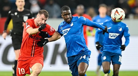 Nsoki (r.) geht von Sinsheim in die Hauptstadt. / Foto: Uwe Anspach/dpa