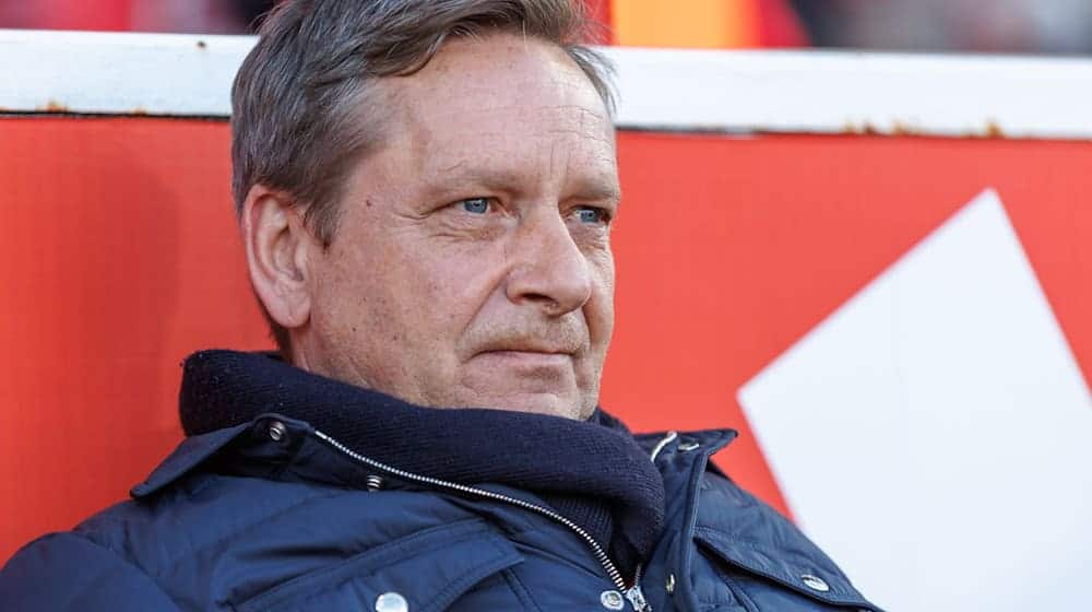 Horst Heldt will den Berliner Kader verkleinern und verjüngen.  / Foto: Andreas Gora/dpa