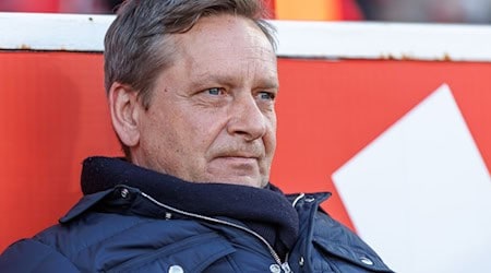 Horst Heldt will den Berliner Kader verkleinern und verjüngen.  / Foto: Andreas Gora/dpa