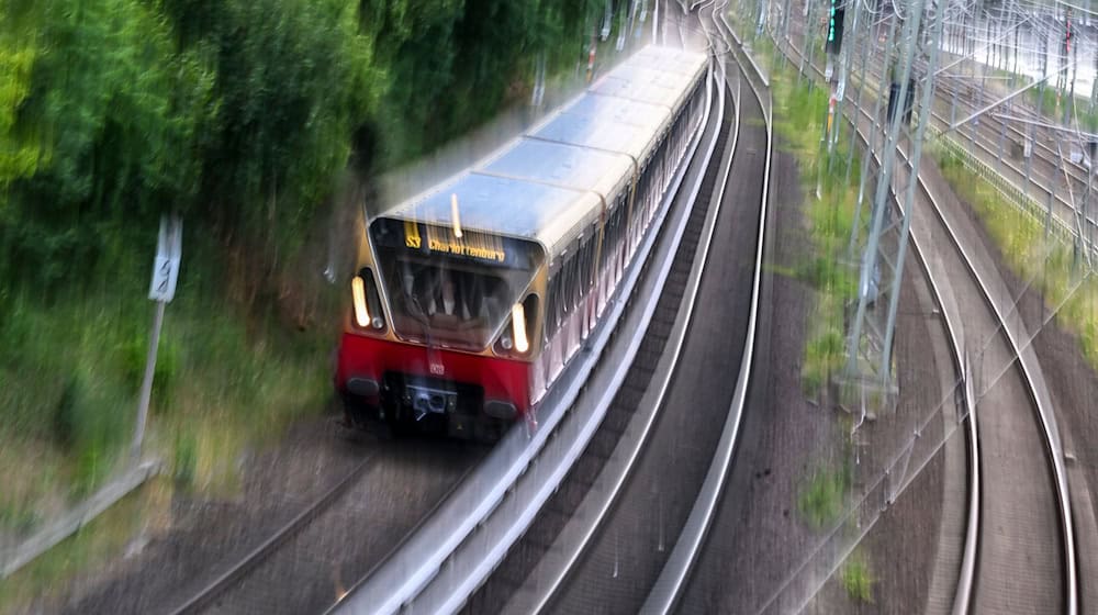 Auf mehreren Linien kommt es am Morgen zu Ausfällen und Verspätungen. (Symbolbild) / Foto: Jens Kalaene/dpa
