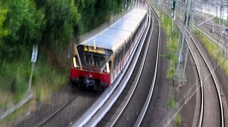 Auf mehreren Linien kommt es am Morgen zu Ausfällen und Verspätungen. (Symbolbild) / Foto: Jens Kalaene/dpa