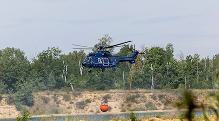 Seit Tagen läuft der Einsatz gegen den Waldbrand auf dem ehemaligen Truppenübungsplatz. / Foto: Daniel Wagner/dpa