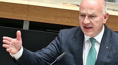 Kai Wegner (CDU) will islamistische Aufmärsche verhindern. (Archivbild)  / Foto: Jens Kalaene/dpa