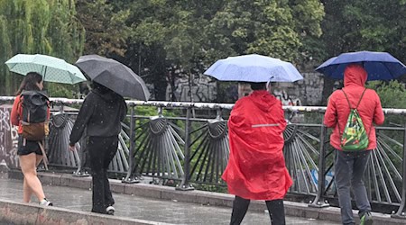 Laut DWD können 30 bis 40 Liter pro Quadratmeter in einem Zeitraum von sechs Stunden fallen. / Foto: Jens Kalaene/dpa