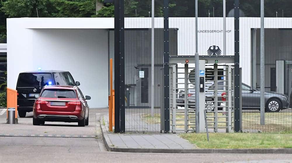 Die Festgenommenen waren zwischen 14 und 18 Jahre alt. Der Ermittlungsrichter am Bundesgerichtshof schickte alle Fünf in Untersuchungshaft. (Archivbild) / Foto: Uli Deck/dpa