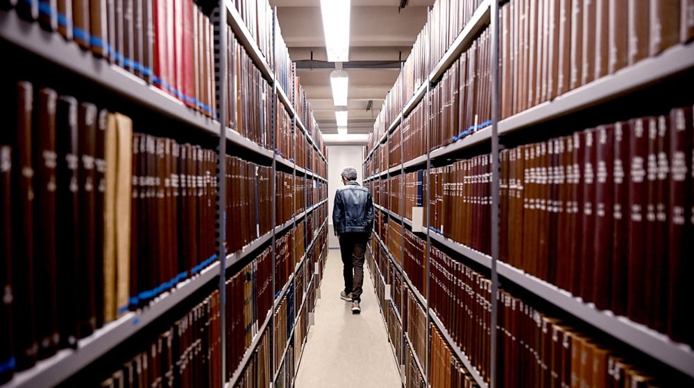 Ein Gebäude der Zentral- und Landesbibliothek. Die Einrichtung verkürzt nun die Öffnungszeiten. (Archivbild)  / Foto: Britta Pedersen/dpa