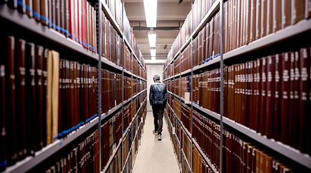 Ein Gebäude der Zentral- und Landesbibliothek. Die Einrichtung verkürzt nun die Öffnungszeiten. (Archivbild)  / Foto: Britta Pedersen/dpa