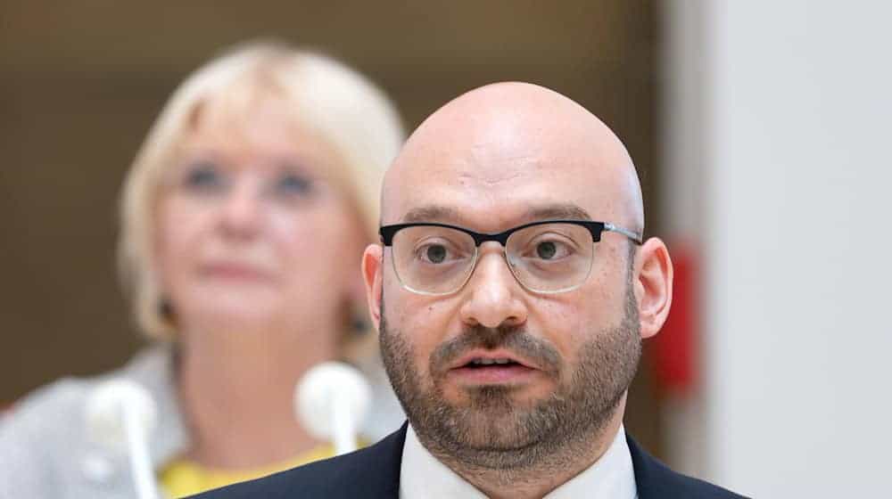 Rene Wilke (parteilos), Brandenburgs Minister des Inneren und für Kommunales. (Archivbild)  / Foto: Soeren Stache/dpa